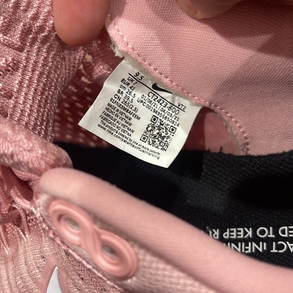 Womens nike shoes - Picture 4 of 6